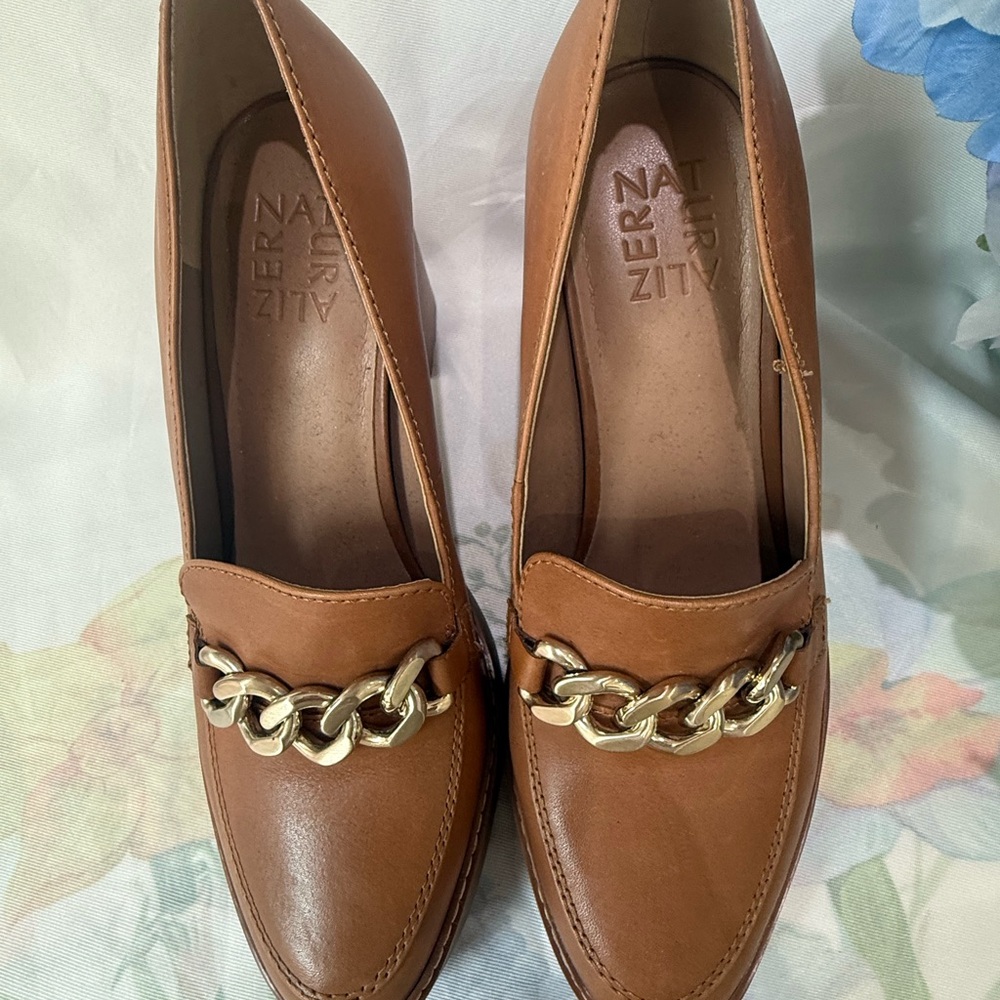 Naturalizer Women's Brown Healed Loafers with Gold Chain